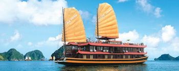 Travelers with Cruise Halong Bay with Oriental Sails